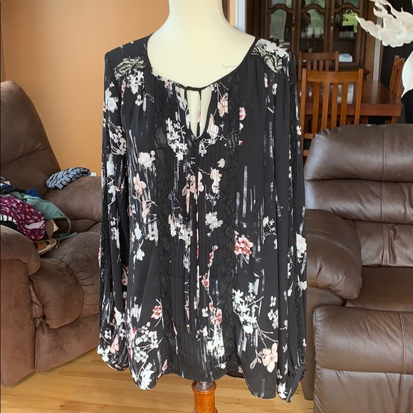 Women’s WHBM blouse - Picture 2 of 5